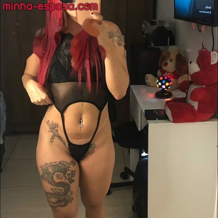 Minha morena tatuada gostosa em fotos peladas