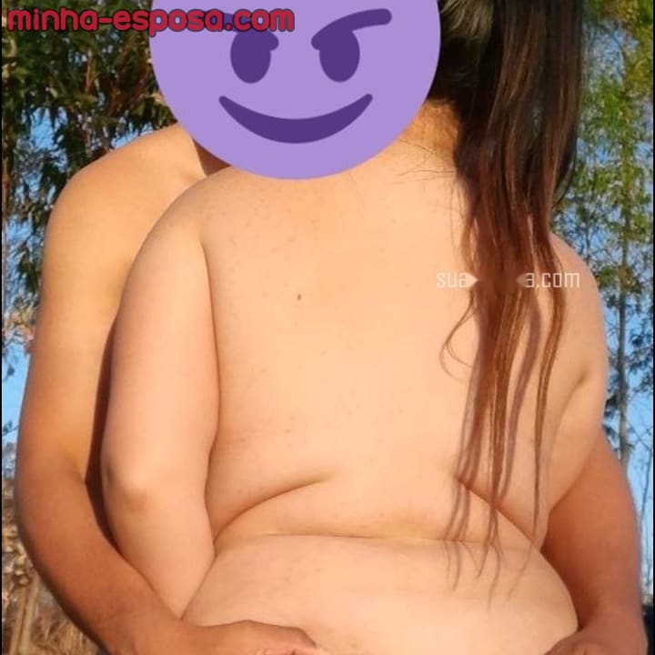 Minha esposa mostrando a bucetinha enquanto chupona